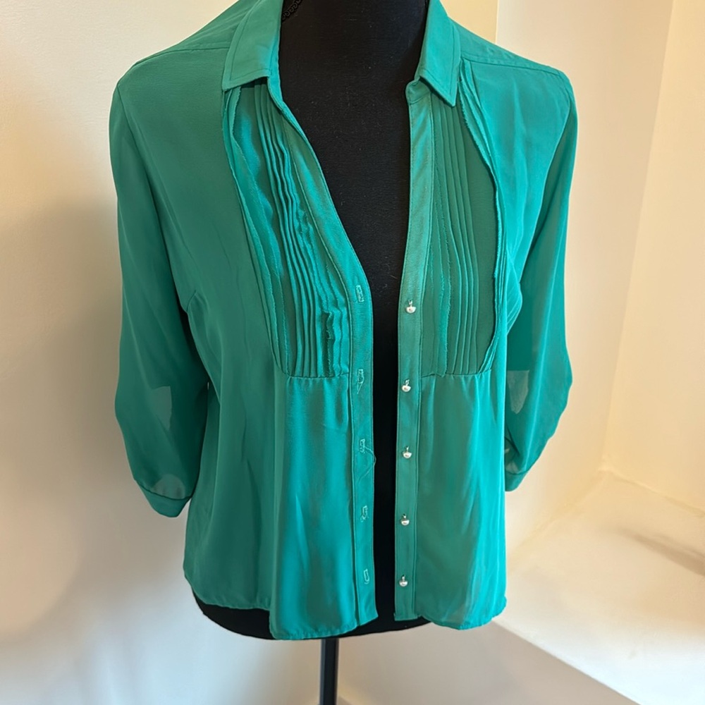 Green blouse with pearl buttons